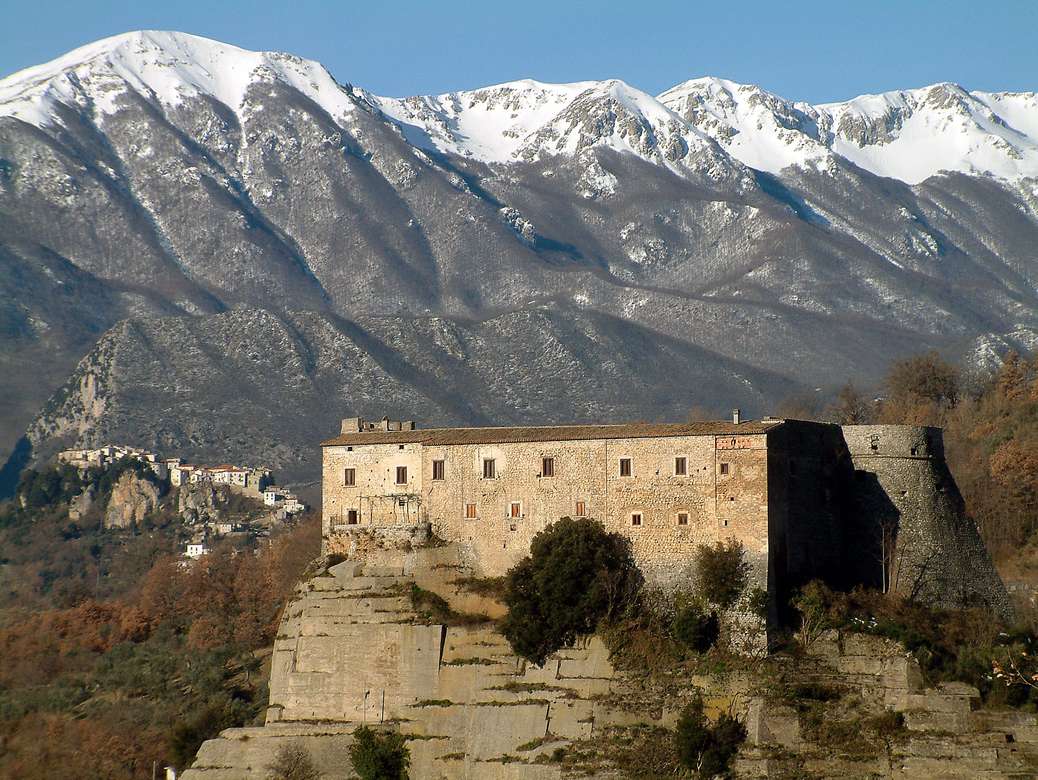 Volturno Castello Pandone Molise region Włochy puzzle online