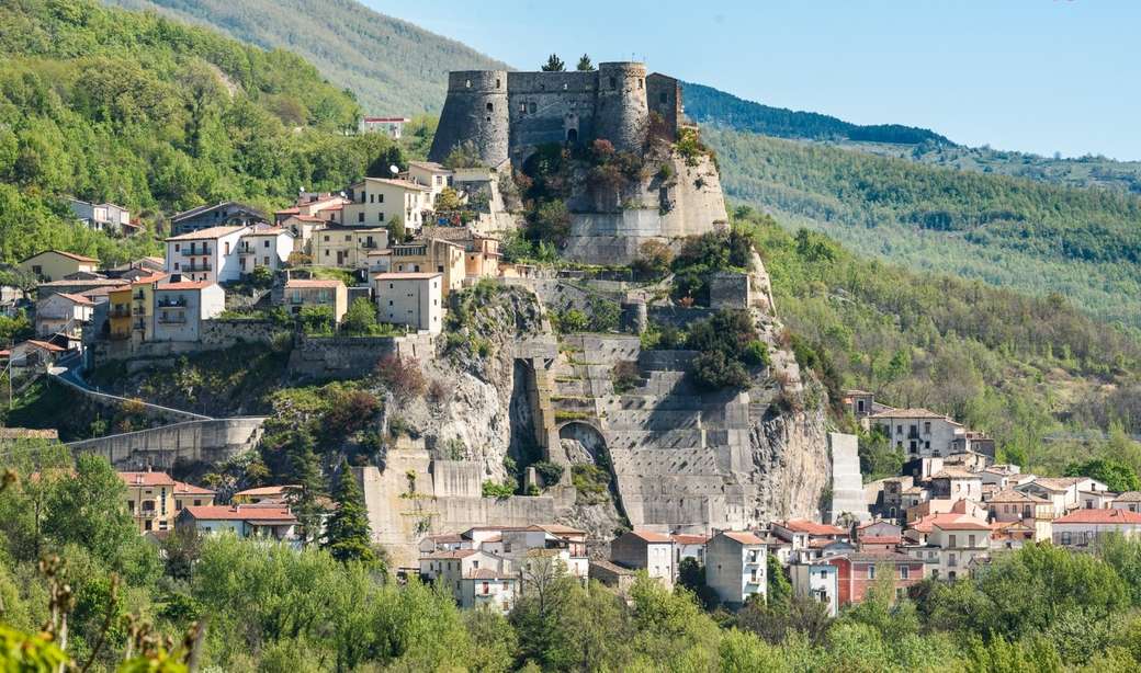 Volturno Castello Pandone Molise region Włochy puzzle online