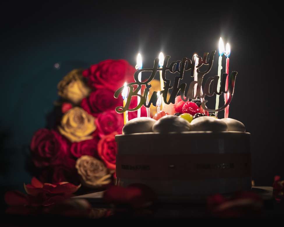 Tort urodzinowy kwiaty puzzle online