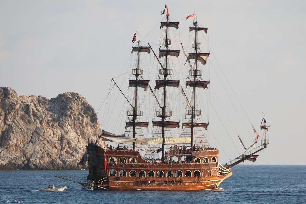 Statek piracki wycieczkowy puzzle online