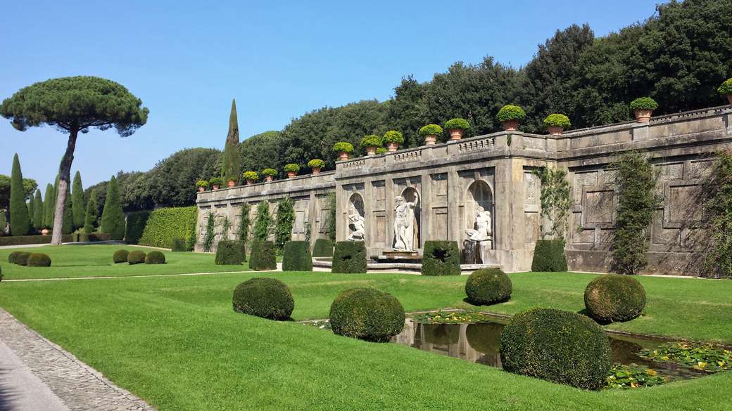 Castel Gandolfo papežská rezidence zahrada regionu Lazio skládačka