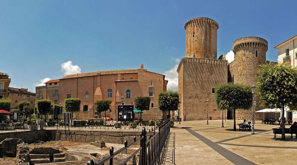 Fondi Castello Lazio Region Włochy puzzle online