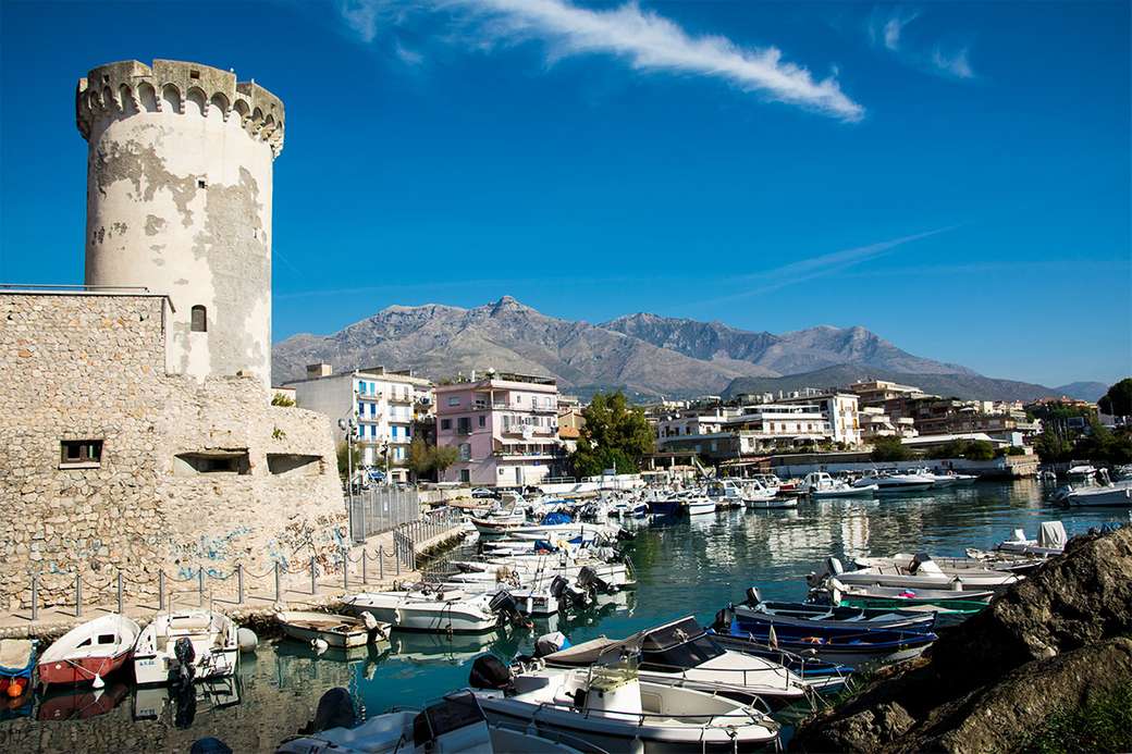 Wieża portowa Formia Lazio region Włochy puzzle online