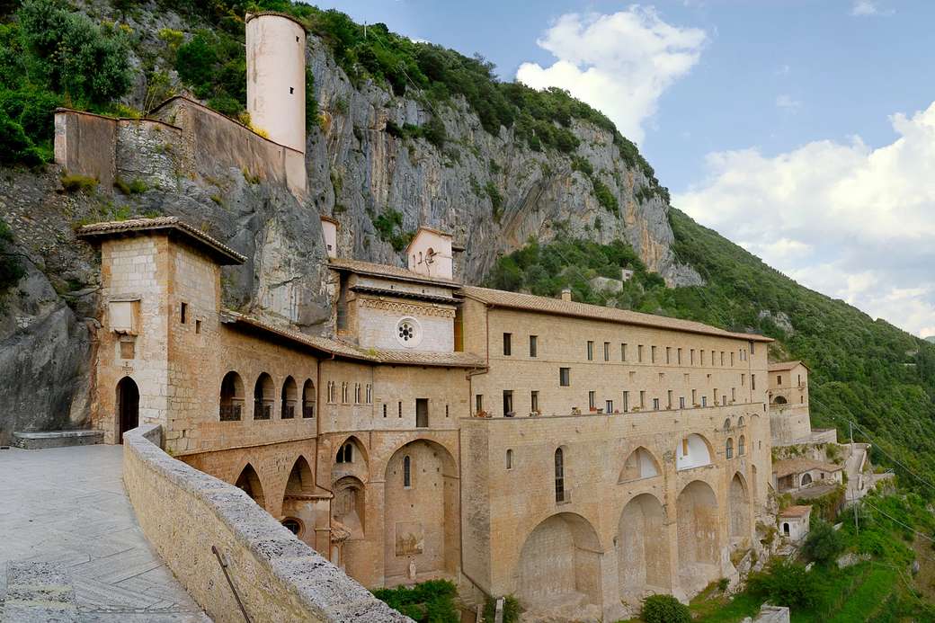 Klasztor benedyktynów w Subiaco, region Lazio, Włochy puzzle online