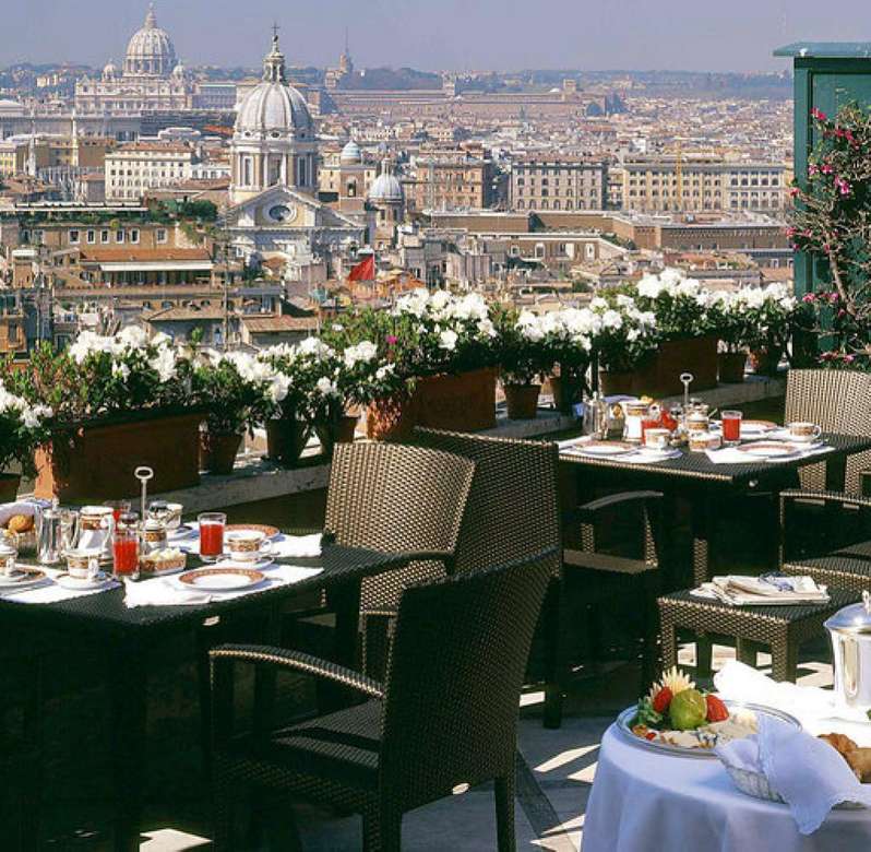 Taras na dachu hotelu w Rzymie puzzle online
