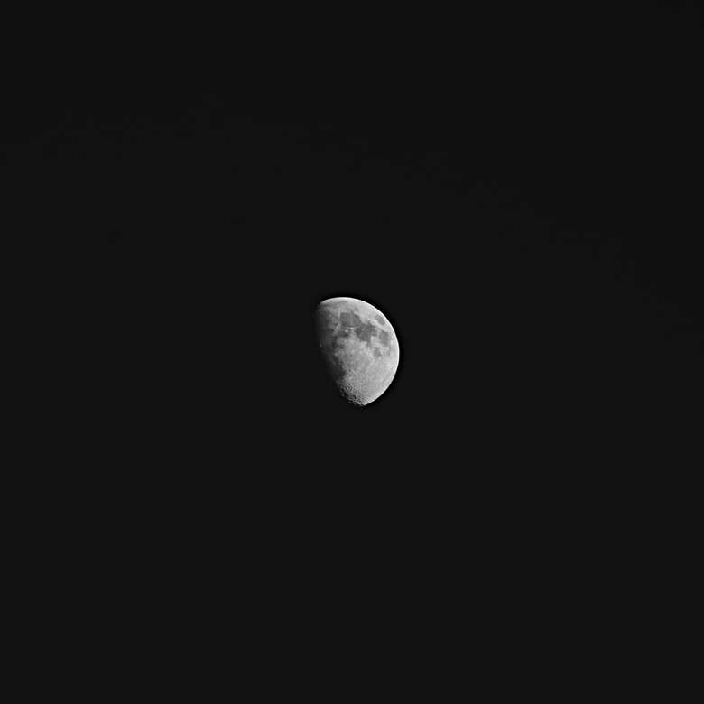 Księżyc monochromatyczny. puzzle online