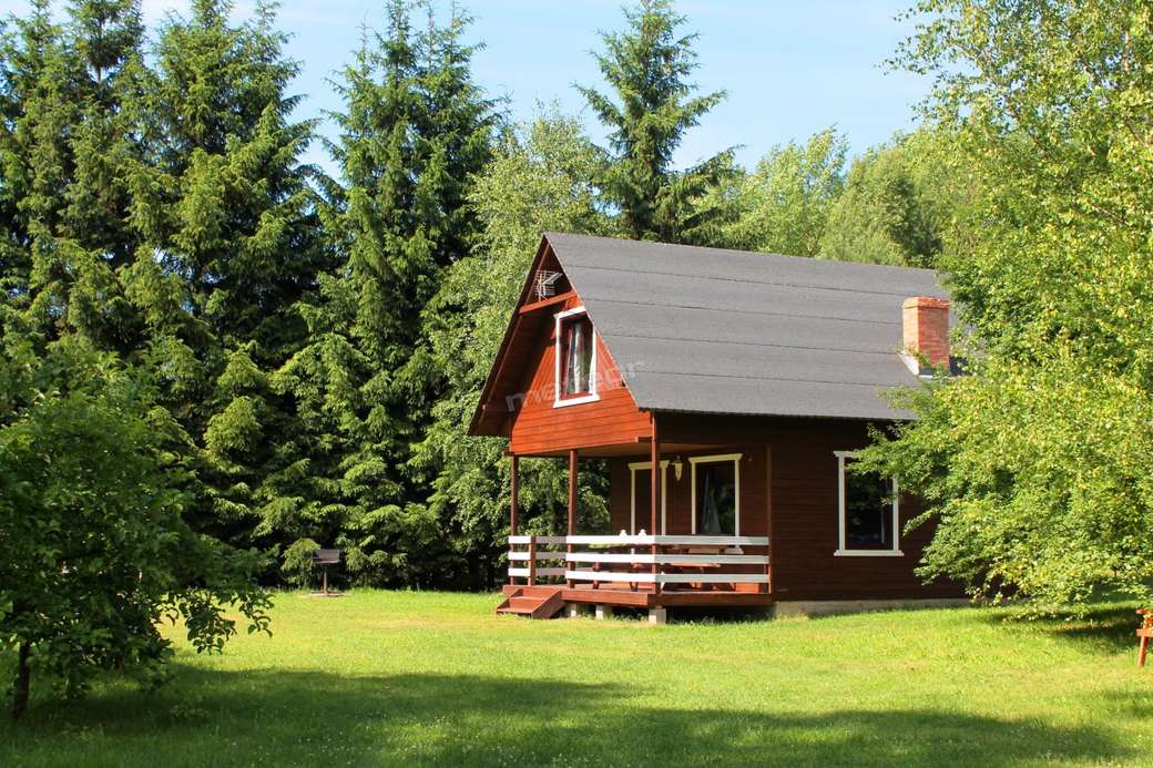 drewniany domek w lesie puzzle online