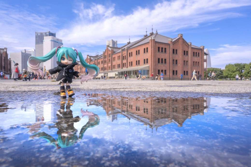 Hatsune Miku przed pięknym obrazkiem puzzle online