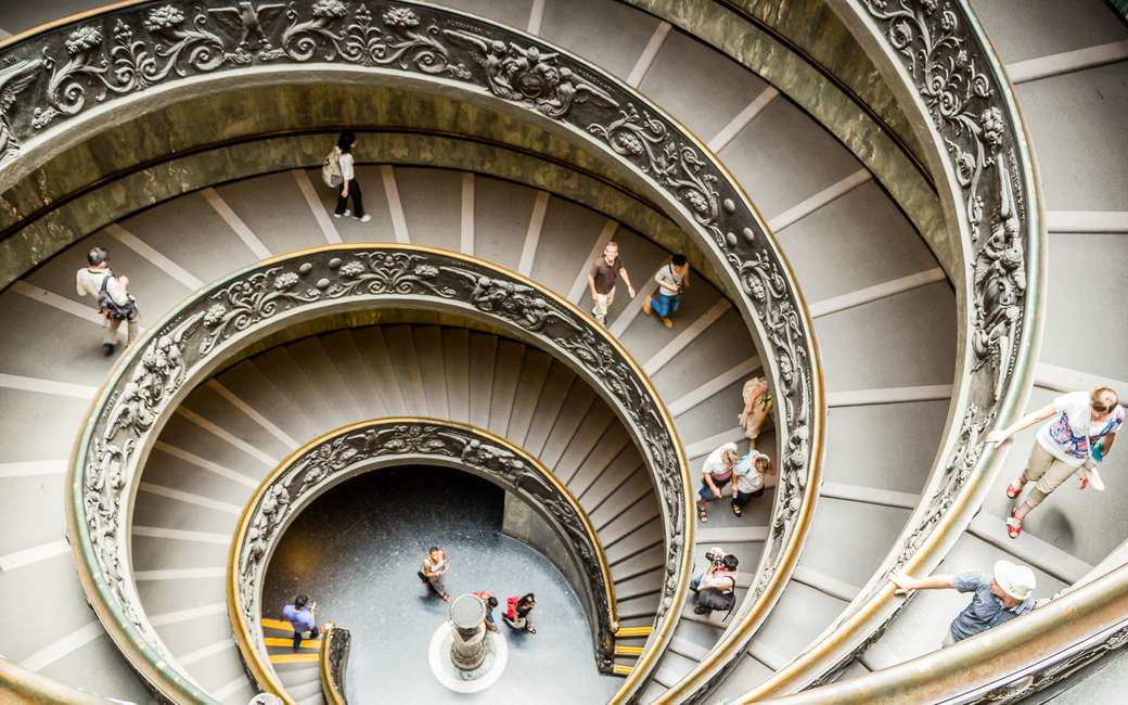 Spiralne schody w muzeum w Watykanie w Rzymie puzzle online