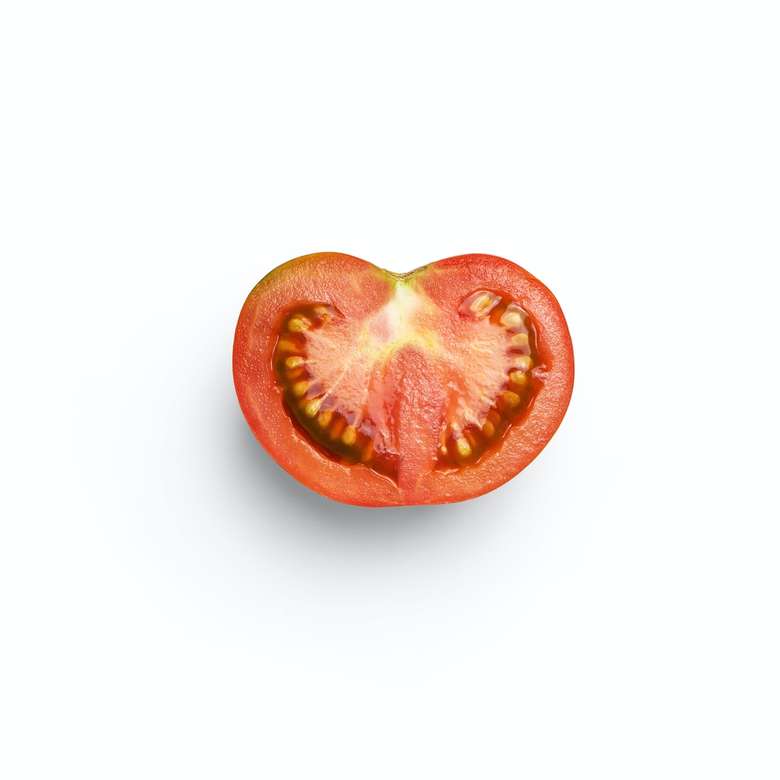 pokrojony pomidor na białym tle puzzle online
