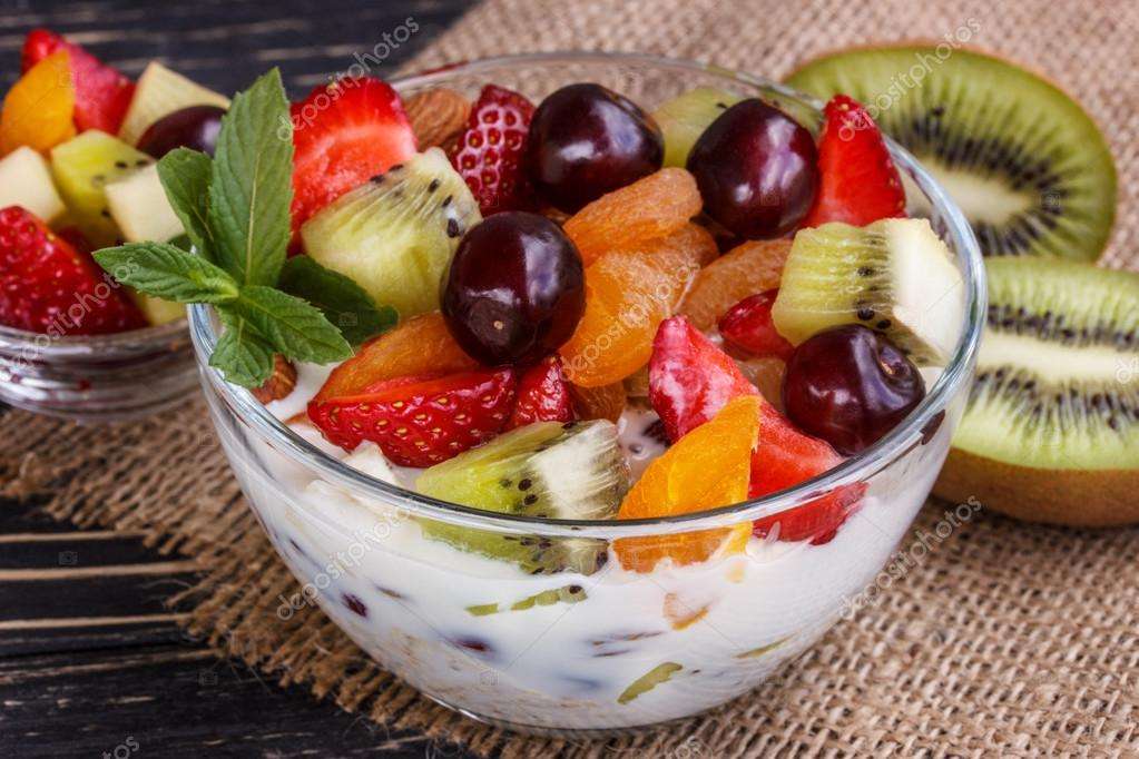 Jogurt z owocami puzzle online