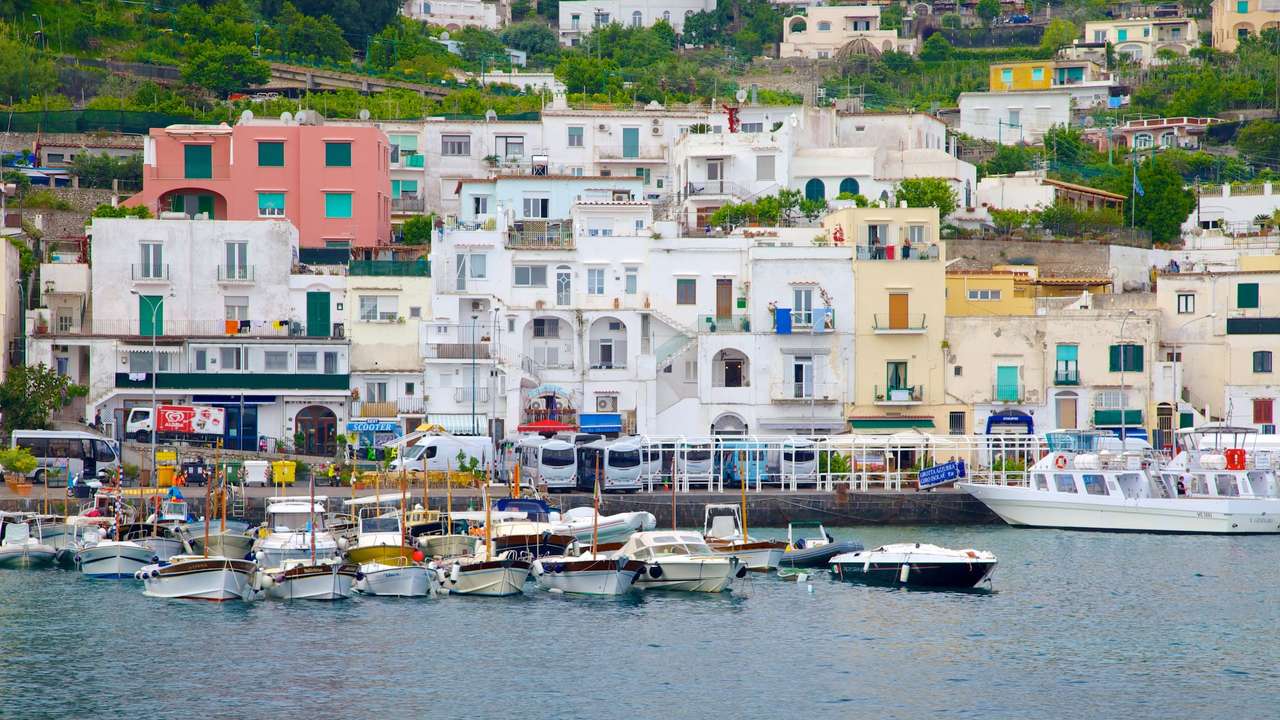 Wyspa Capri w Zatoce Neapolitańskiej we Włoszech puzzle online