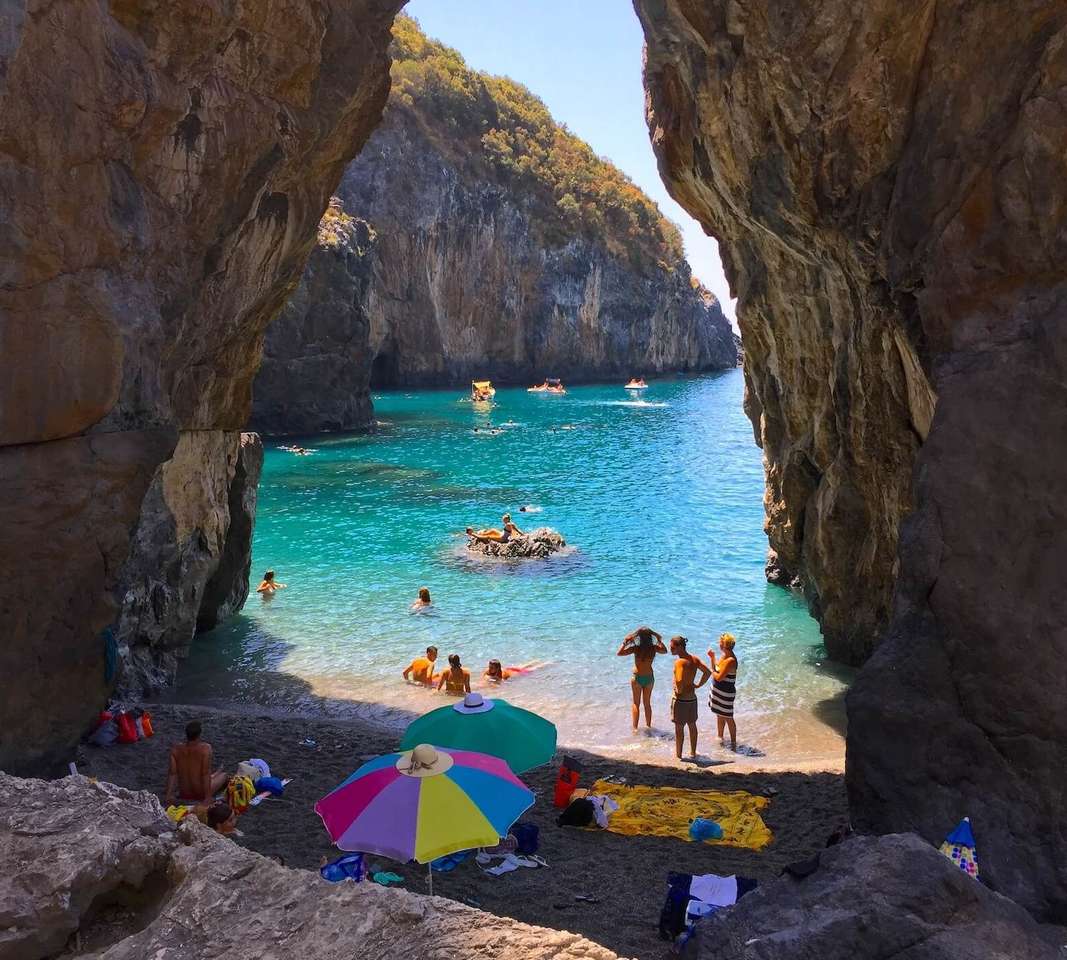 Przyjemność kąpieli na wybrzeżu Kalabrii we Włoszech puzzle online
