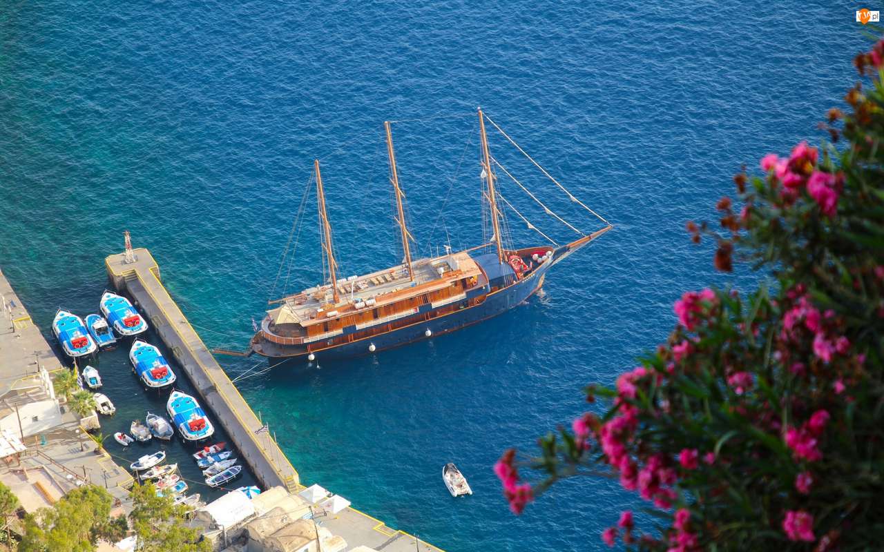 Jacht i łodzie na wybrzeżu Morza Egejskiego puzzle online