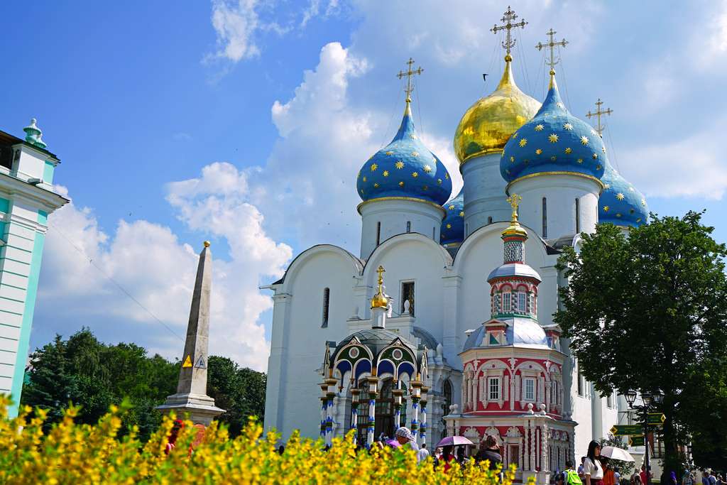Sergiev Posad - uma cidade na Rússia - um templo quebra-cabeça