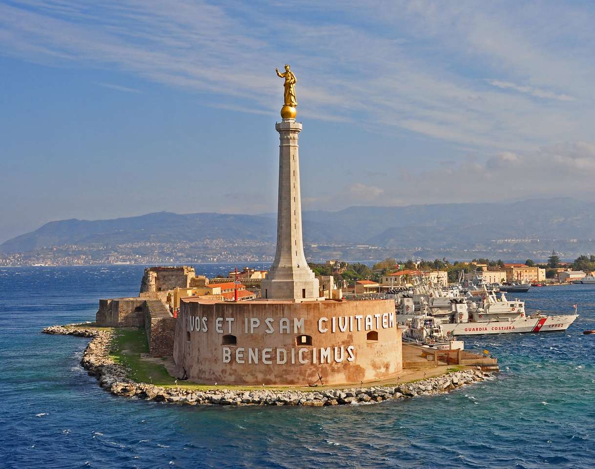 Wejście do portu Messina na Sycylii puzzle online