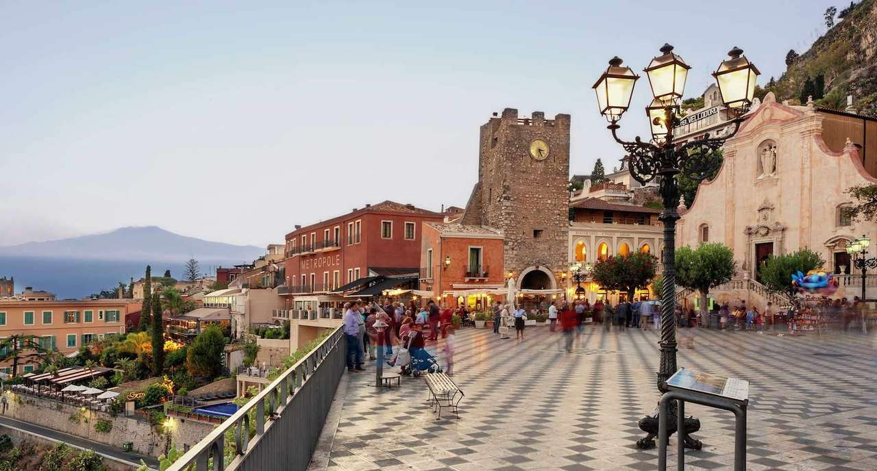 Miasto Taormina na Sycylii puzzle online