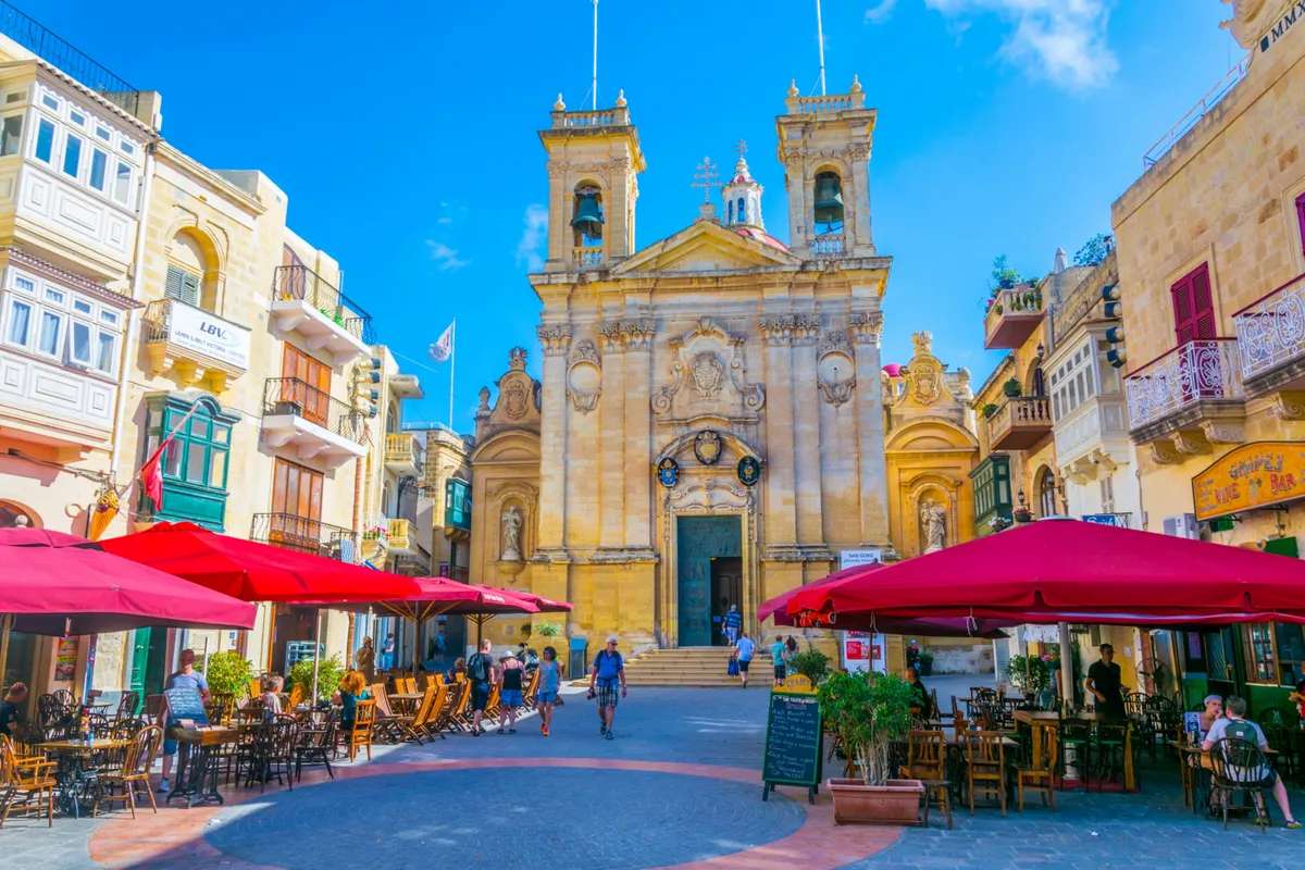 Gozo Cathedral Piazza Restauracje Malta puzzle online
