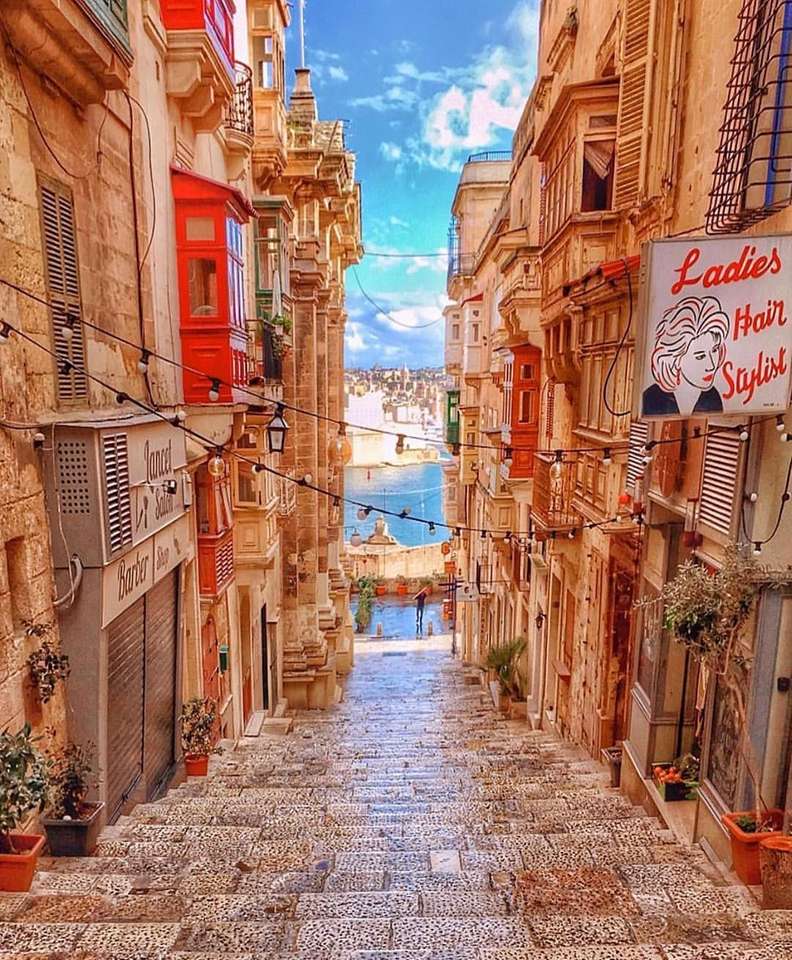 Aleja Valetta na Malcie puzzle online