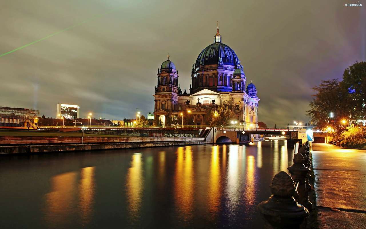 katedra w berlinie nocą puzzle online