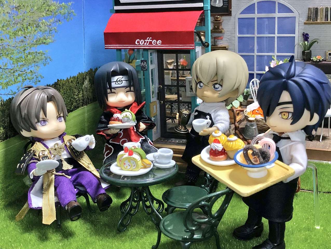 Itachi i jego przyjaciele w kawiarni puzzle online