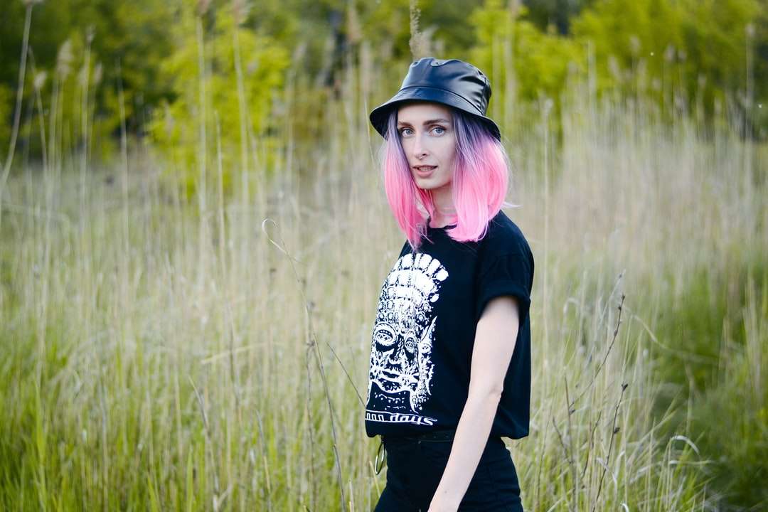 Dziewczyna różowe włosy puzzle online
