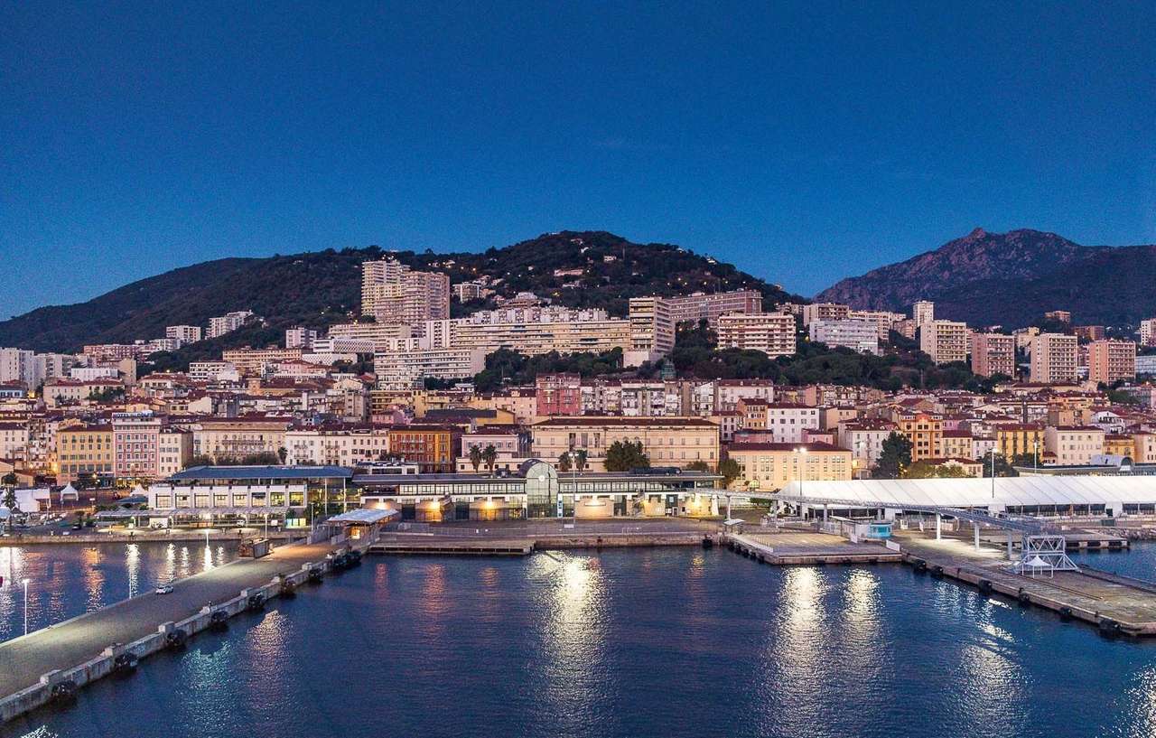 Miasto portowe Ajaccio na Korsyce puzzle online