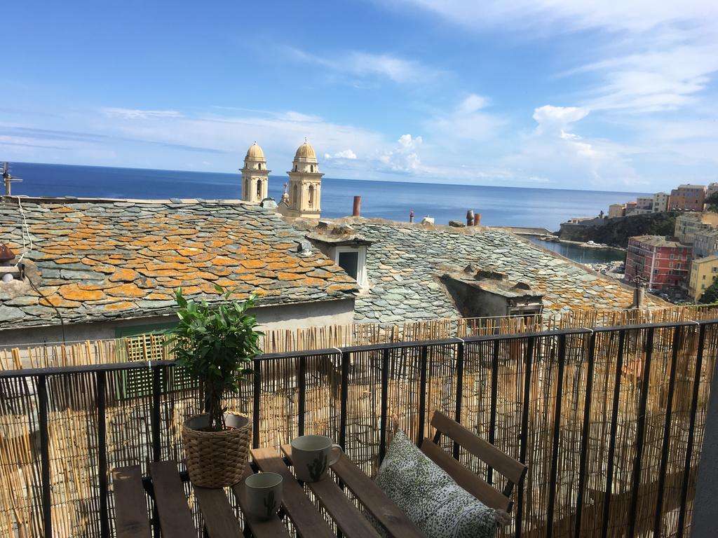 Miasto portowe Bastia na Korsyce puzzle online