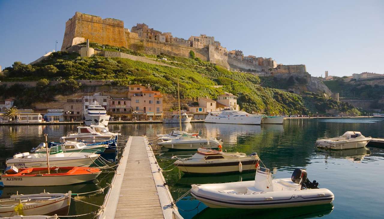 Miasto portowe Bonifacio na Korsyce puzzle online