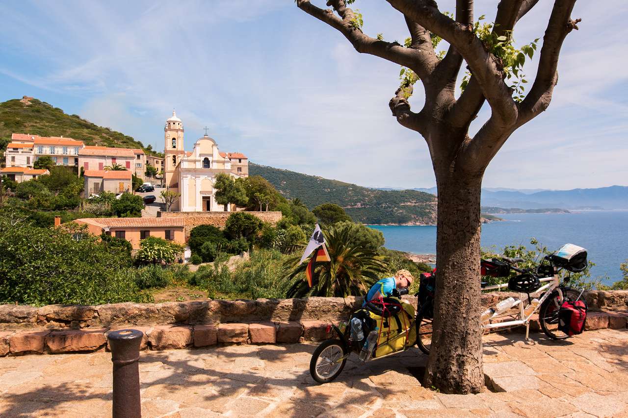 Miasto Cargese na Korsyce puzzle online