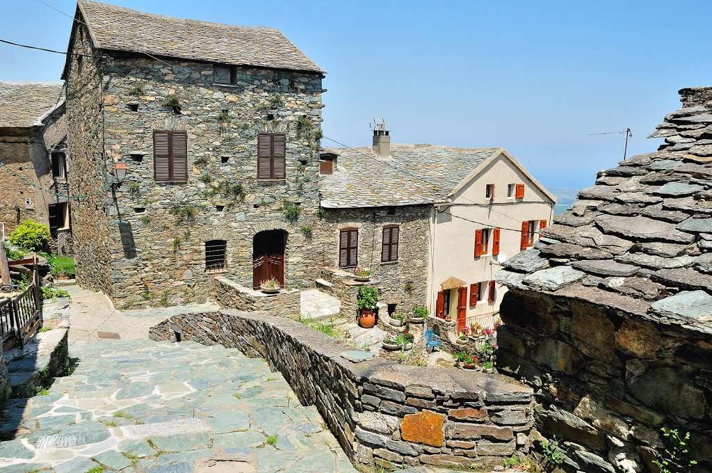 Miasto Casinca na Korsyce puzzle online
