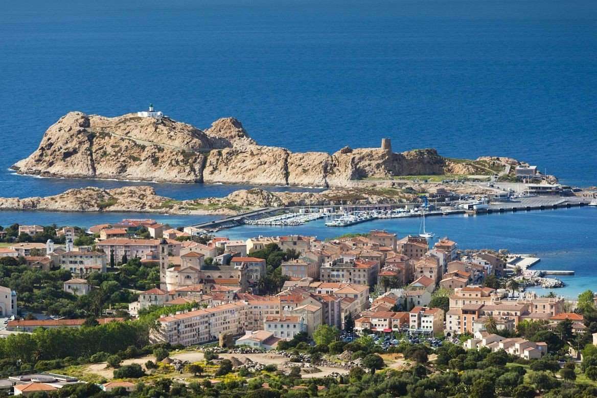 Ile Rousse na Korsyce puzzle online