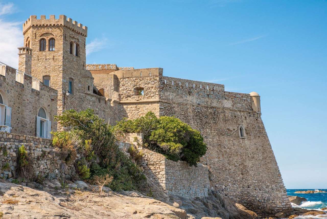 Zamek Ile Rousse na Korsyce puzzle online