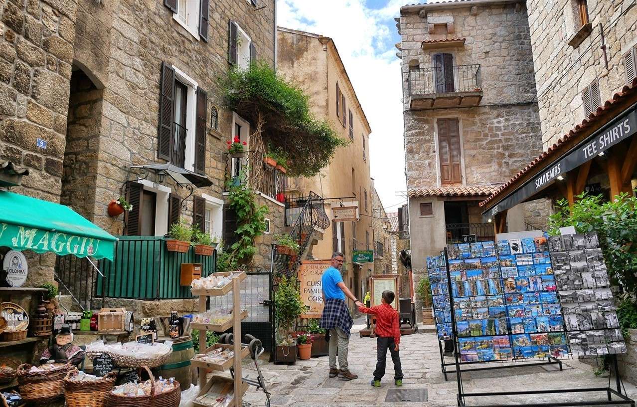 Miasto Sartene na Korsyce puzzle online