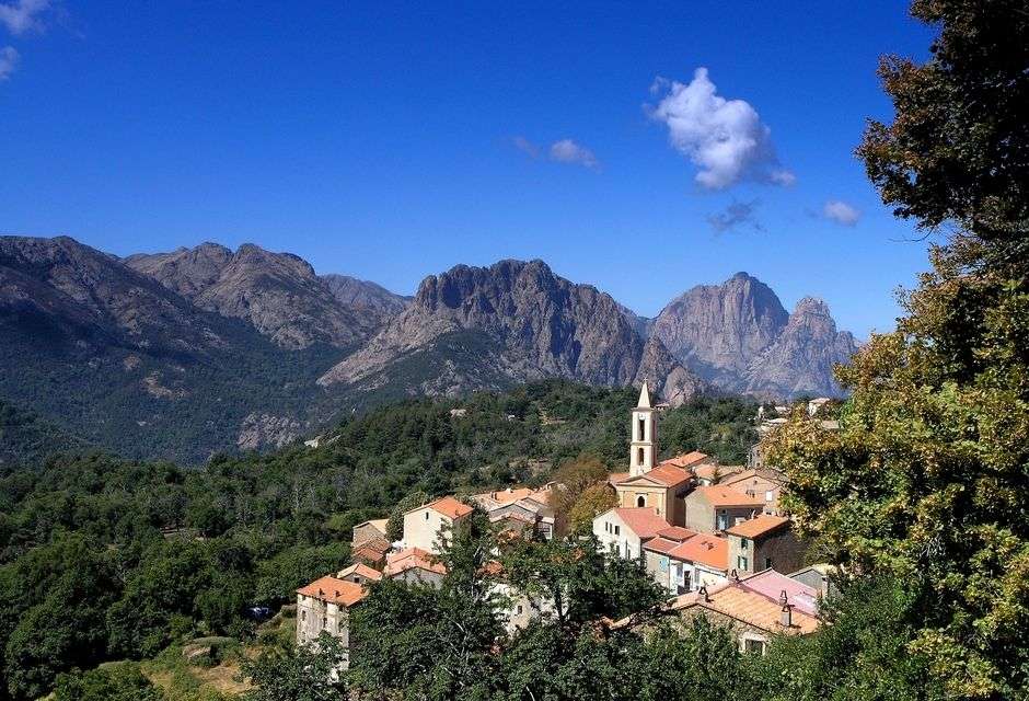 Miasto Zonza na Korsyce puzzle online