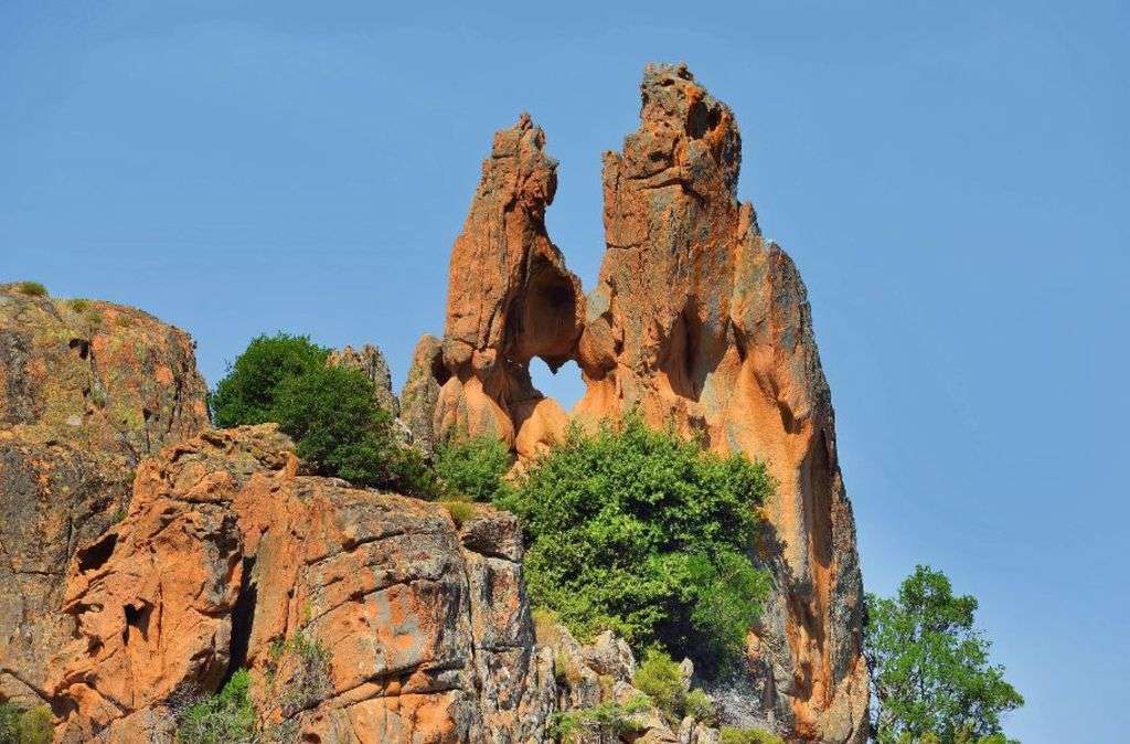 Czerwone skały na Korsyce puzzle online