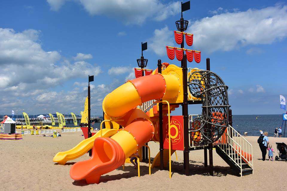 plac zabaw na gdańskiej plaży puzzle online