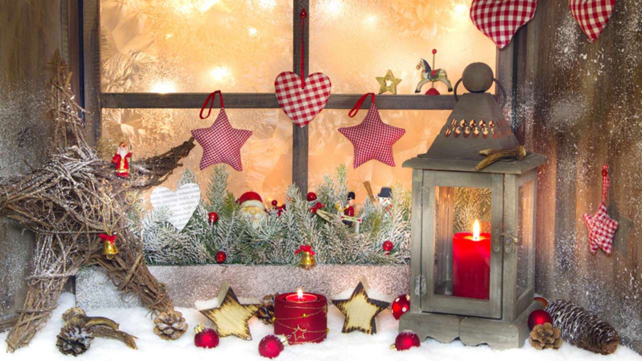 Świąteczne dekoracje na oknie puzzle online