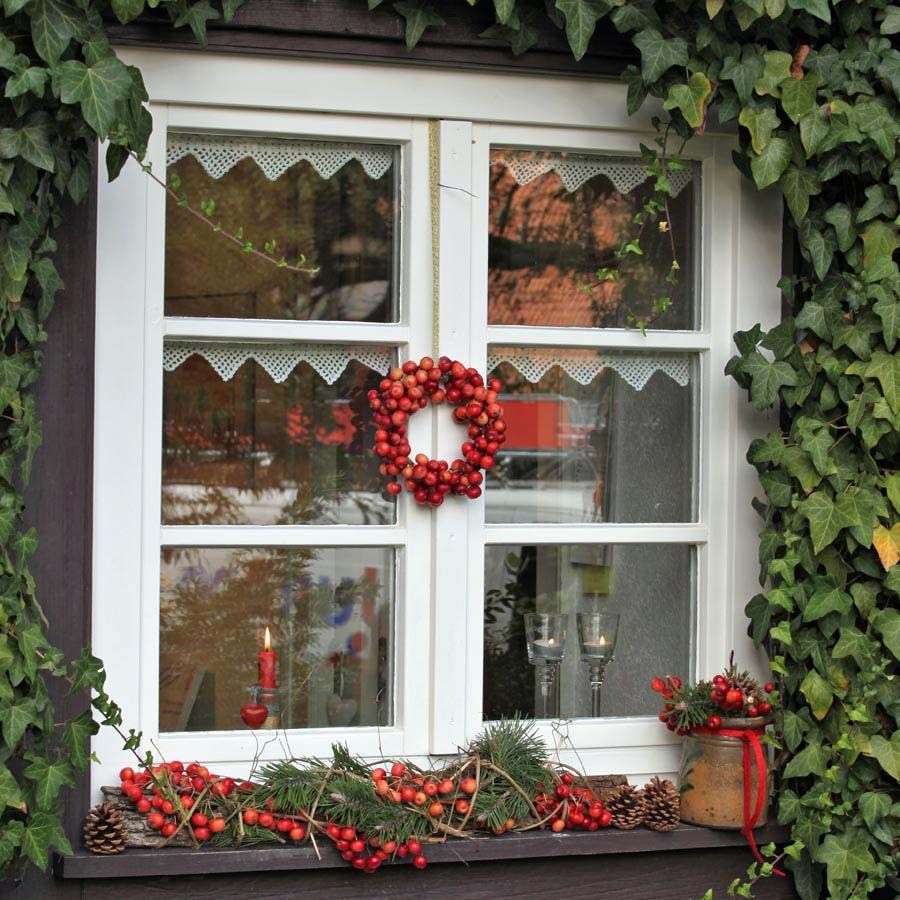 Świąteczne dekoracje na oknie puzzle online