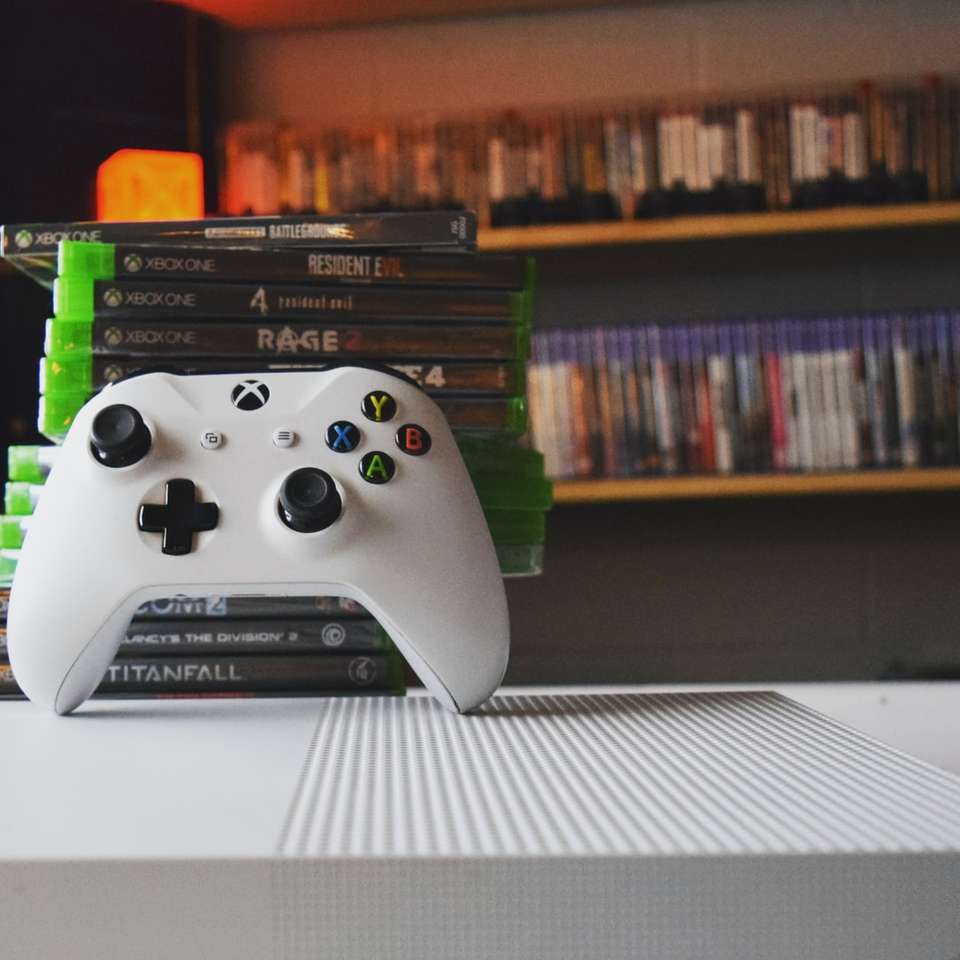 biały kontroler do gier Xbox One puzzle online