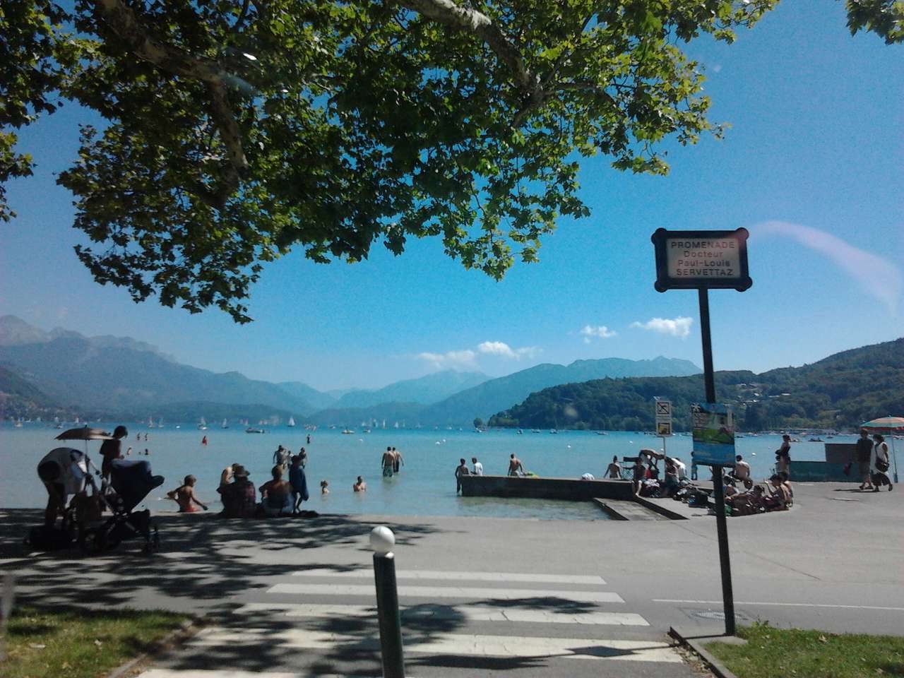 Piękne jezioro Annecy puzzle online
