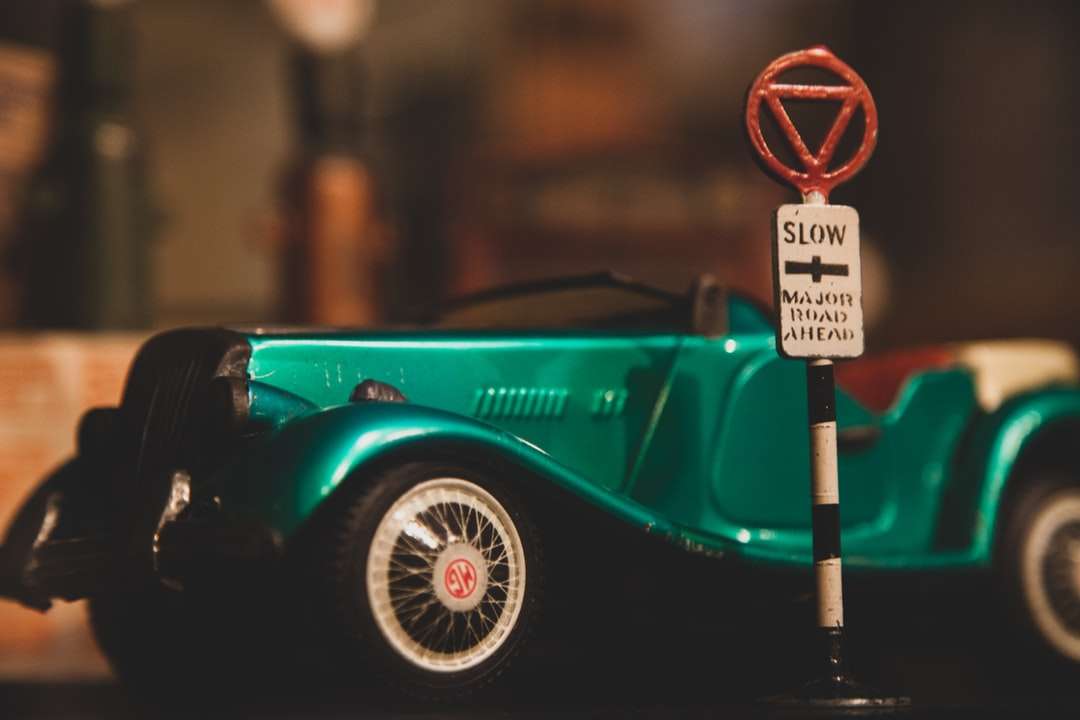 zielony klasyczny samochód odlew ciśnieniowy puzzle online