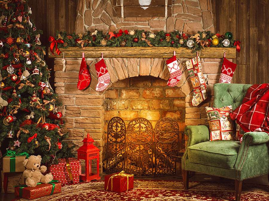 Ozdoby świąteczne przed kominkiem puzzle online