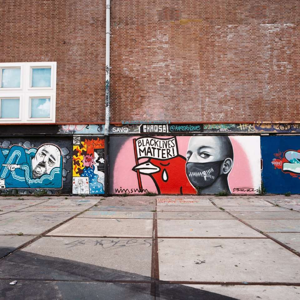brązowy mur z graffiti puzzle online