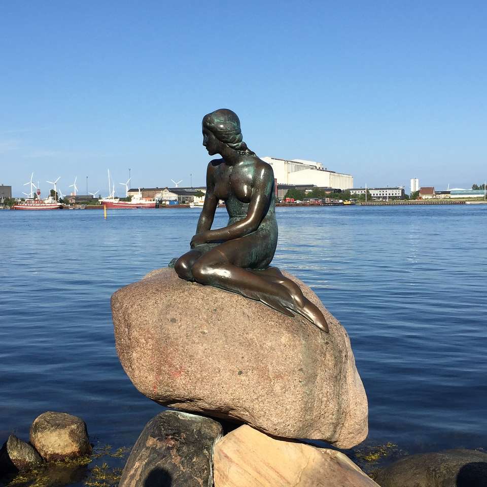Posąg Małej Syrenki w Kopenhadze puzzle online
