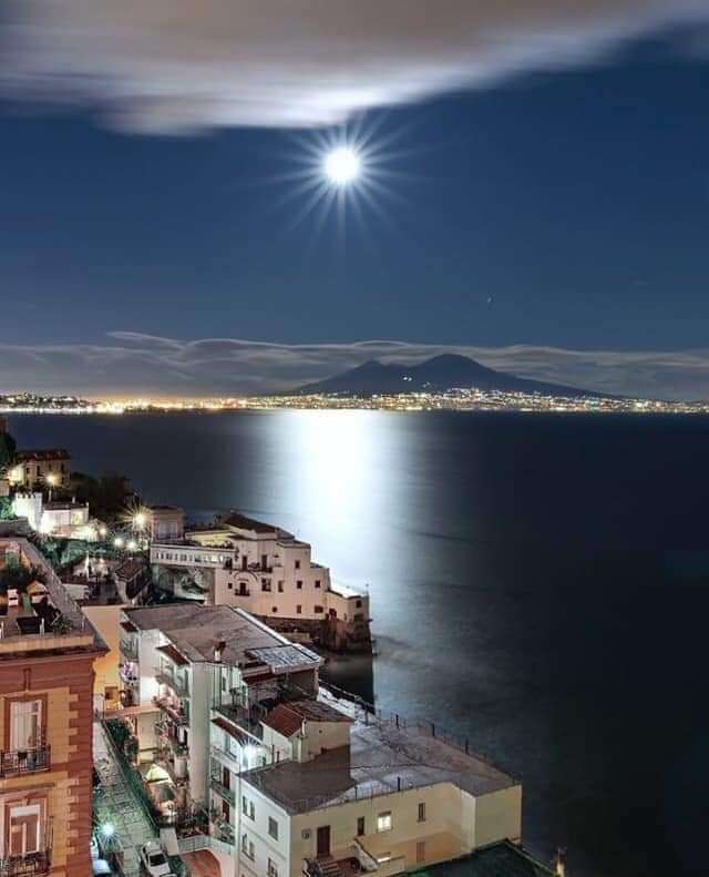 księżyc we Włoszech neapolitańskich puzzle online