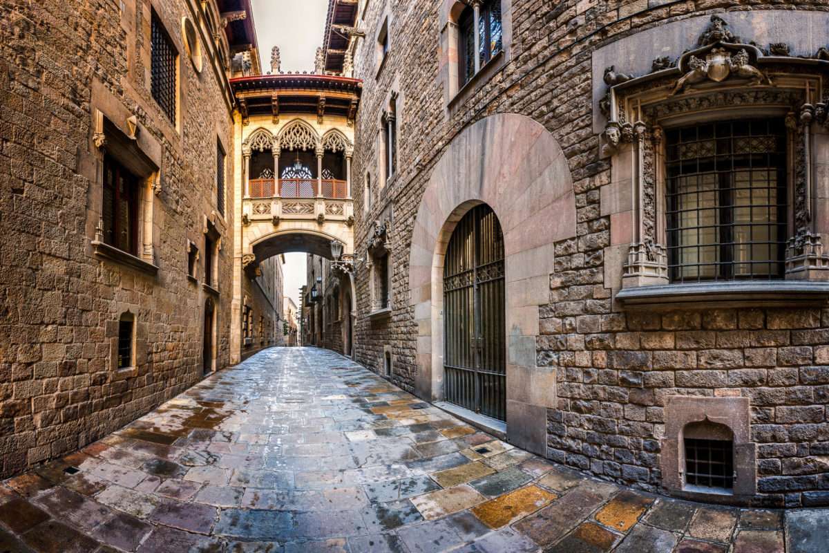 Aleja starego miasta w Barcelonie puzzle online