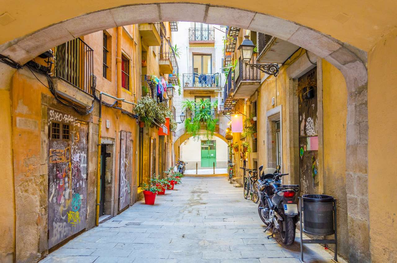 Aleja starego miasta w Barcelonie puzzle online
