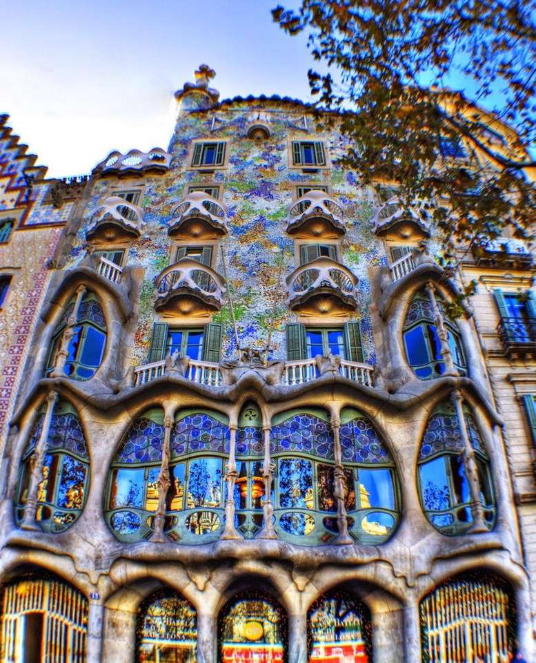 Dom Gaudiego w Barcelonie puzzle online