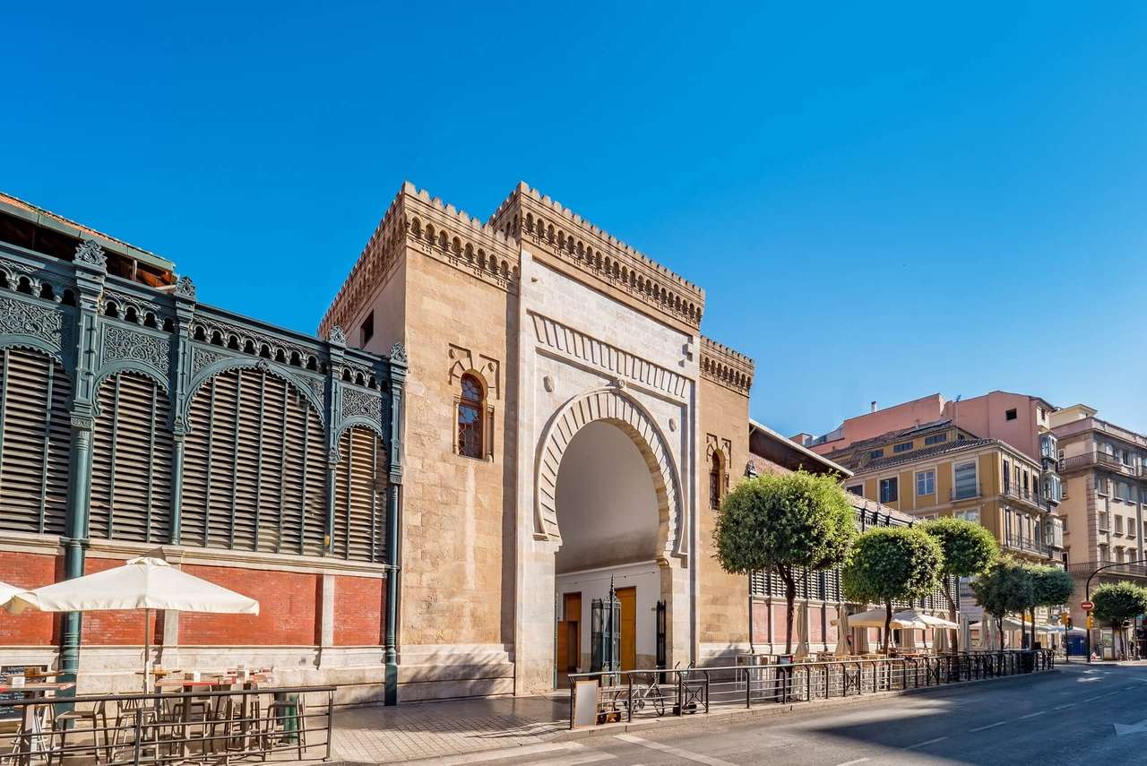 Budynki Malagi w mieście puzzle online